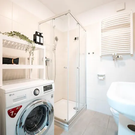 Modernes Mit Balkon Am Hbf Apartman